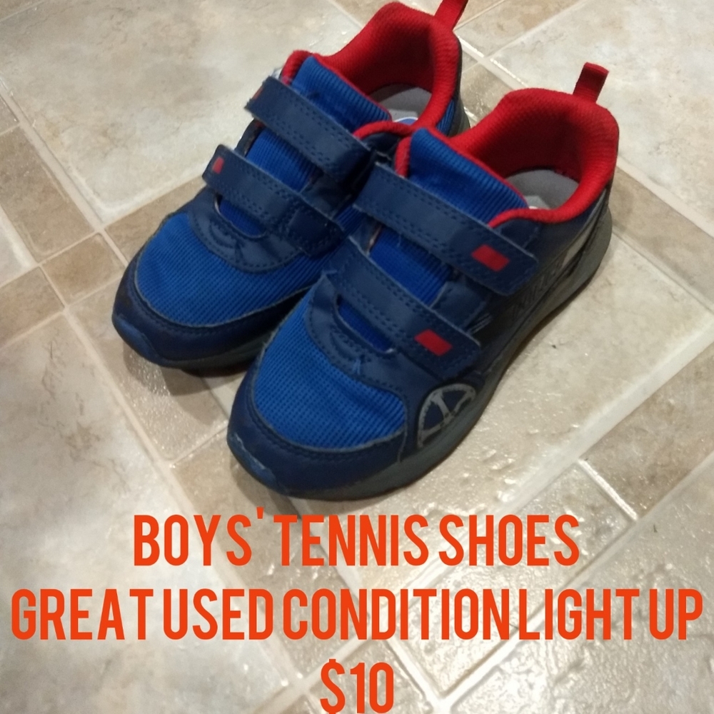 Carter's size 12 LIGHT UP shoes